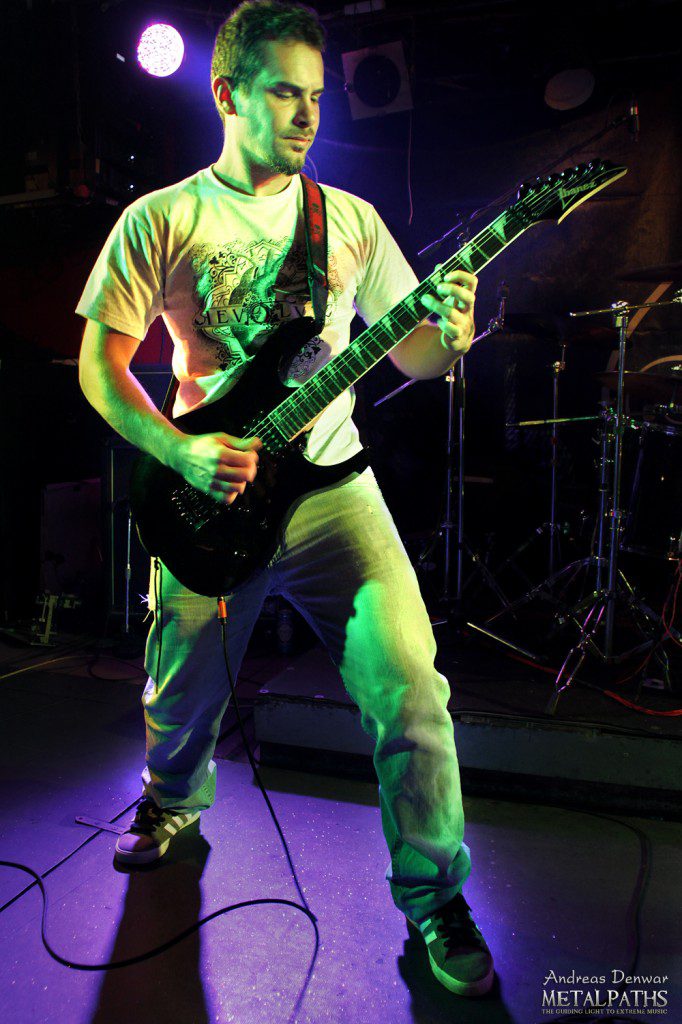 Revolver (2)